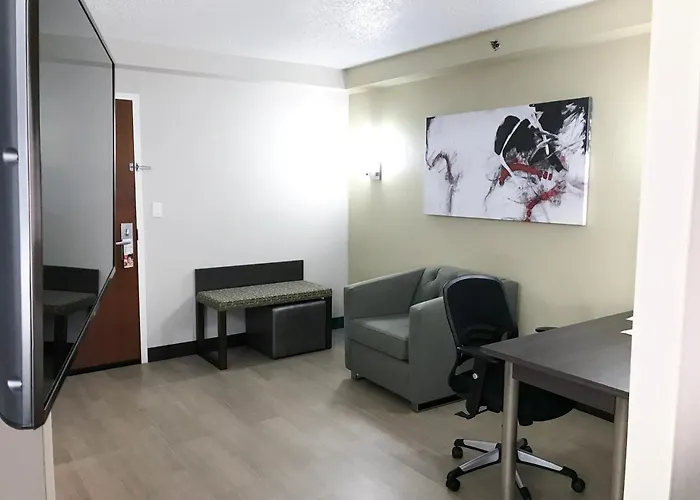 Ramada By Wyndham Suites Orlando Airport- Free Airport Shuttle